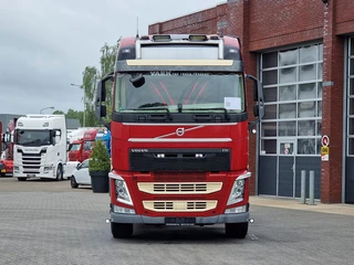 Volvo FH 2020 - 13.540 Globetrotter 8x4*4 - Chassis - 3.7 WB - Full air - PTO obrazek 2