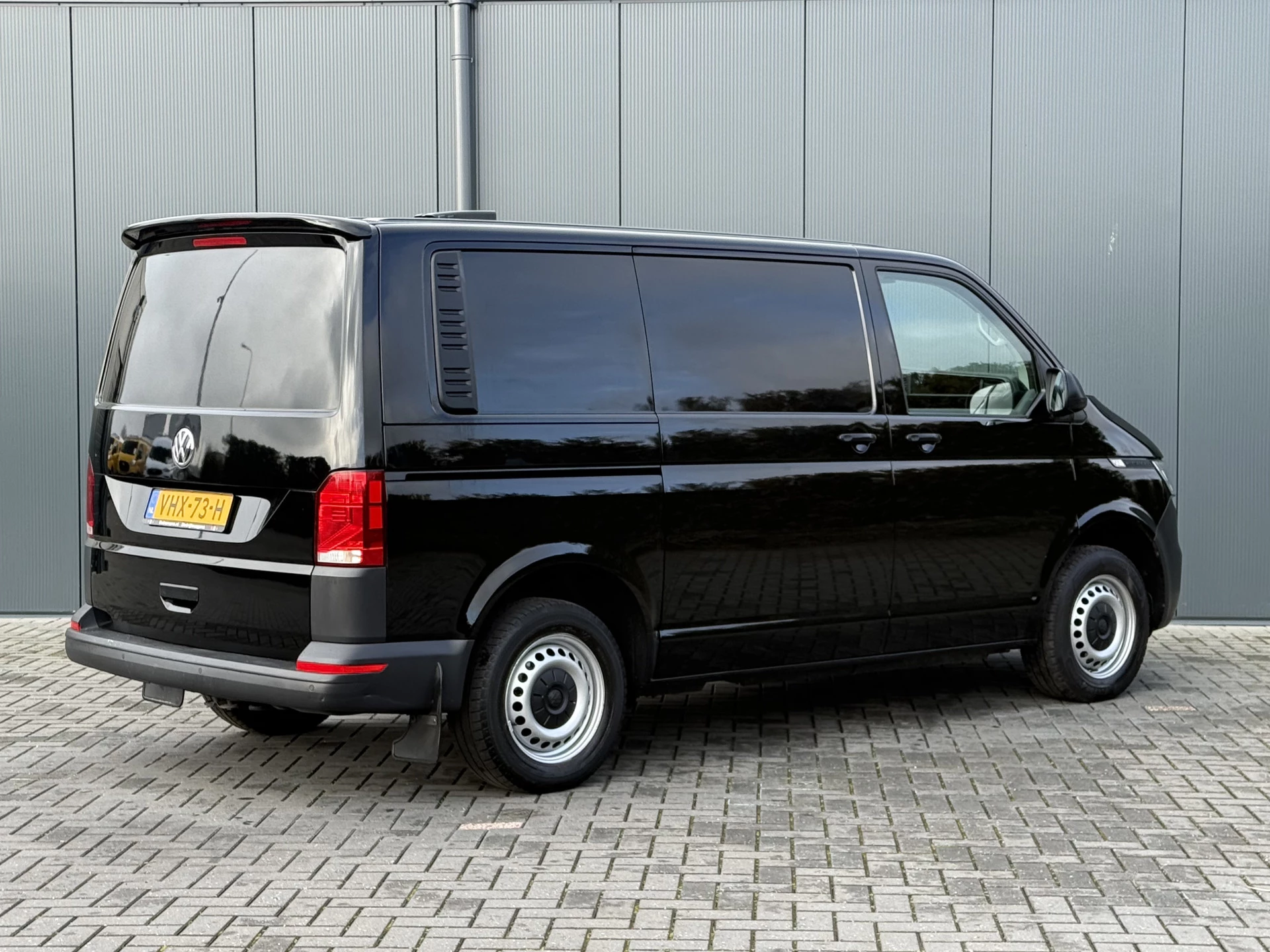 Volkswagen Transporter 2021 - 2.0 TDI 150 PK DSG AUTOMAAT HIGHLINE / L1H1 / ALUCA INRICHTING / AIRCO / CRUISE / ACHTERKLEP / NAVI / CARPLAY Bild 4
