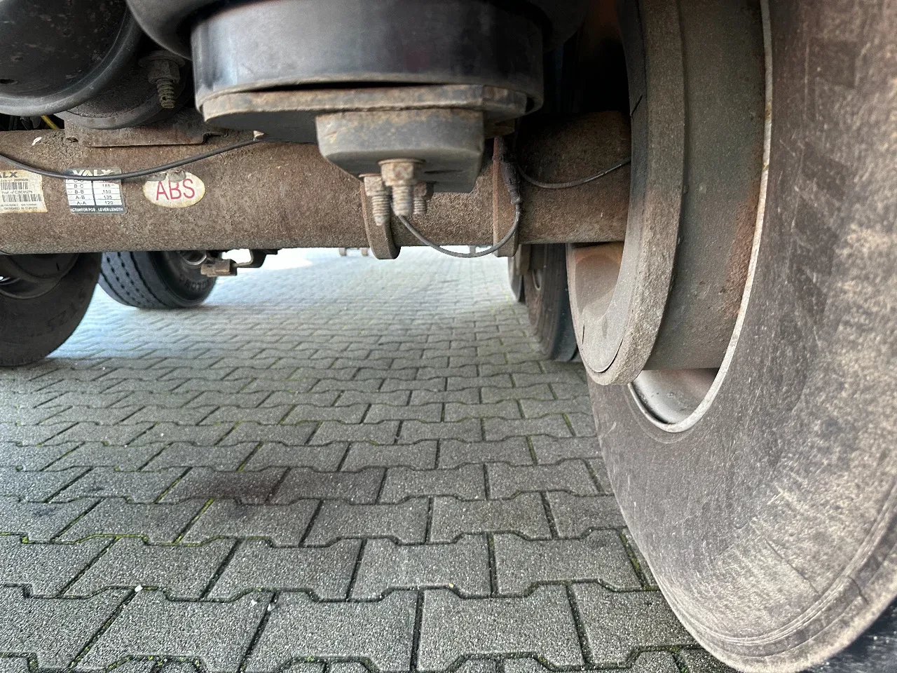 Pacton 2020 - nieuwe zeilen / alu zijborden + planken / hardhouten vloer / NL-trailer / APK: 08-2026 imagen 26