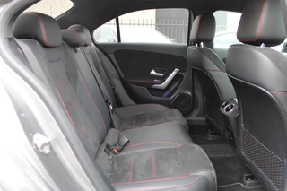 Mercedes-Benz A-Class 2020 - 250e AUT8 AMG Limited NIGHT PAKKET SFEER DISTRONIC CARPLAY obrazek 15