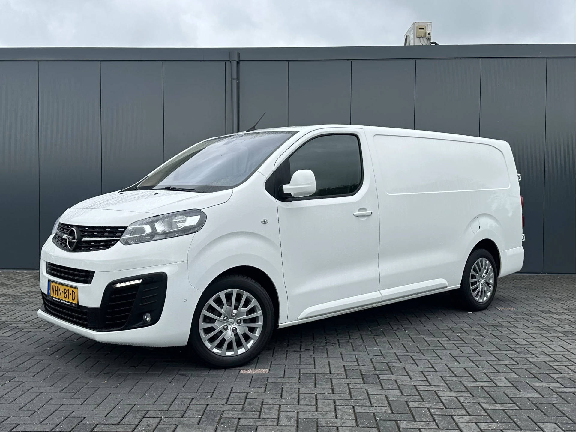 Opel Vivaro 2020 - 2.0 CDTI 150 PK SPORT / L3H1 / 1e EIG. / ALUCA INRICHTING / TREKHAAK / CAMERA / BLIND SPOT / ECC / CRUISE immagine 2