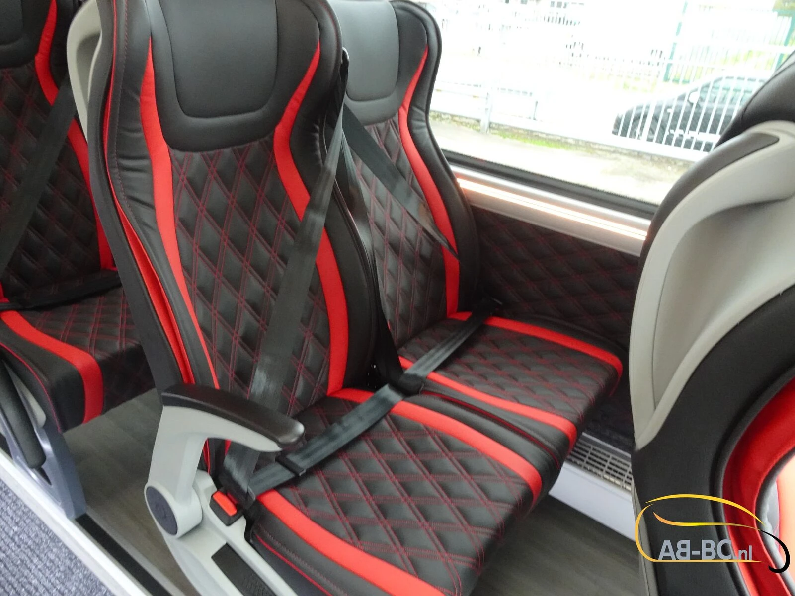 Iveco Aveuro Tourna 35 Seats EURO 6 2 Units Available afbeelding 72