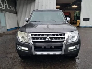 Mitsubishi Pajero 2015 - GLS 3.5 - V6 , 4x4 , 7 Pers., Full Option image 6