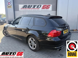 BMW 3 Series 2010 - Touring 320i High Executive auto loop op 3 cilinder. image 3