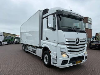 Mercedes-Benz Actros 2015 - Actros 2845 6X2 Kuhlkoffer mit LBW / Konvekta Solar Kuhlung / Top Zustand te koop