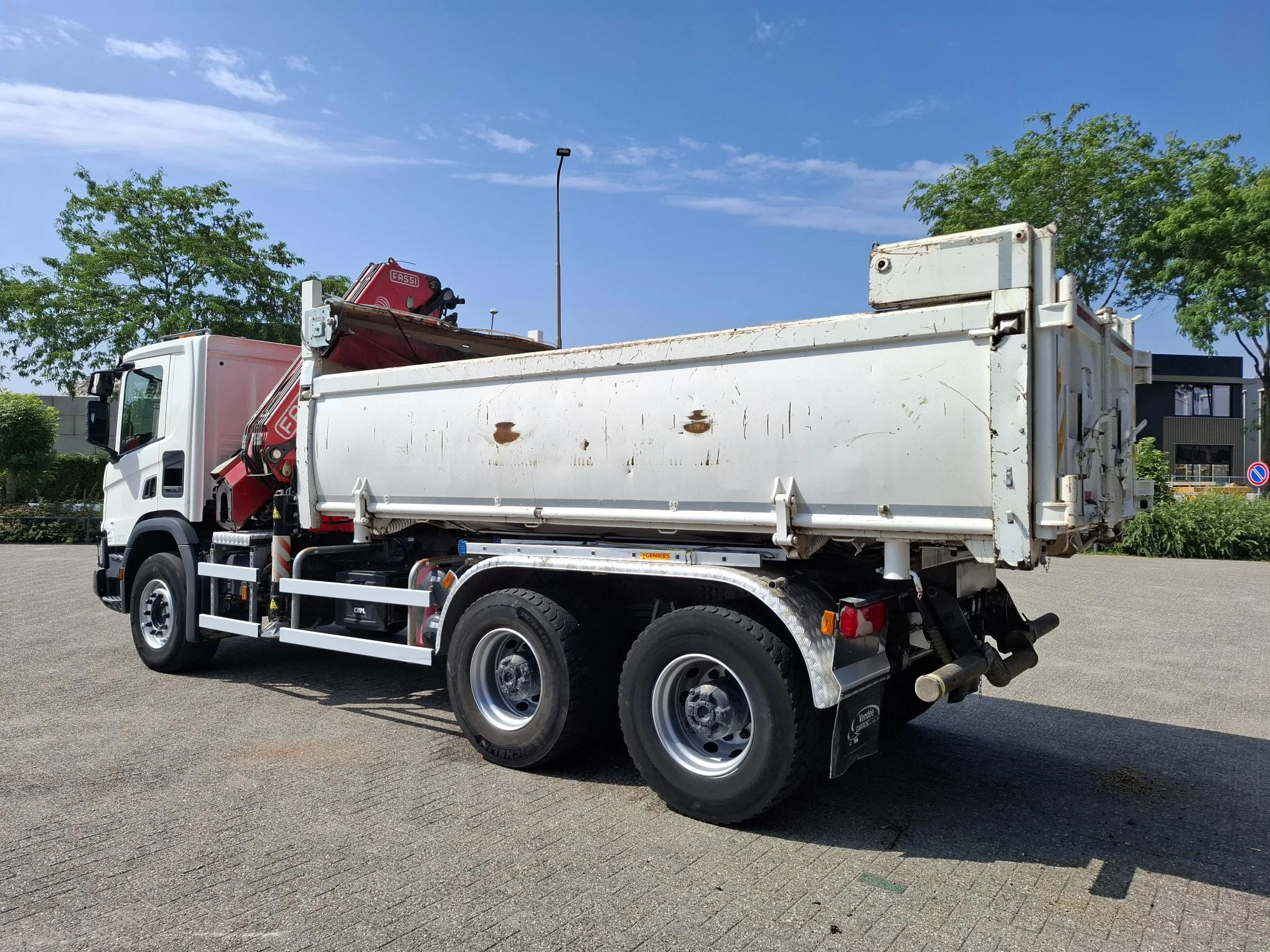Scania P - NGS XT P410 / 6X4 / RETARDER / ONLY:192584 KM / BIG AXLE / FASSI F215A / REMOTE / ROTATOR / 2SIDE TIPPER / FULL-STEEL / DRUM BRAKES / TUV:01-03-2027 / EURO-6 / 2018 afbeelding 9