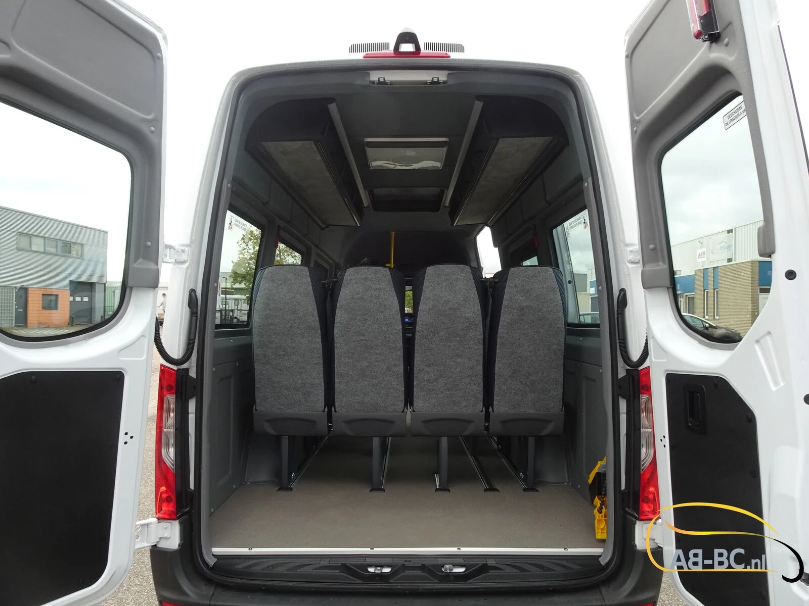 Mercedes-Benz eSprinter - 17 Seats Electric Range: 465 km Bild 37