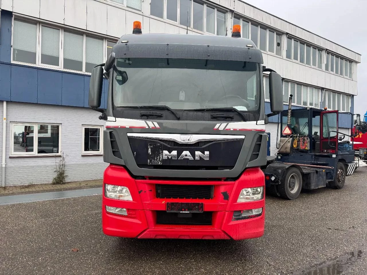 MAN TGX 2017 - 18.440 image 2
