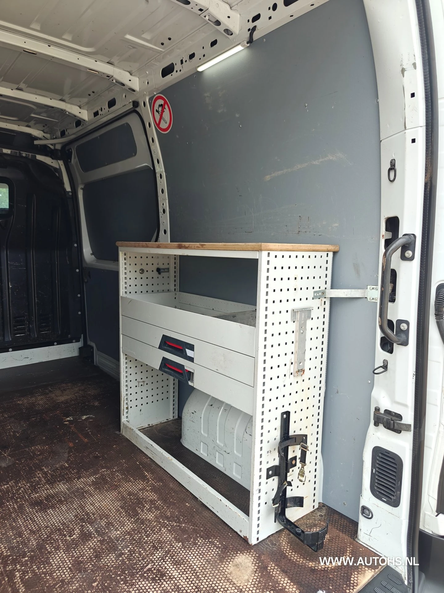 Renault Master 2020 - T35 2.3 dCi 135 L2H2 + werkplaats inrichting , Euro 6 , 1e Eig , 140 PK , Apk 4-2027 , Camera , leuke bus. image 19