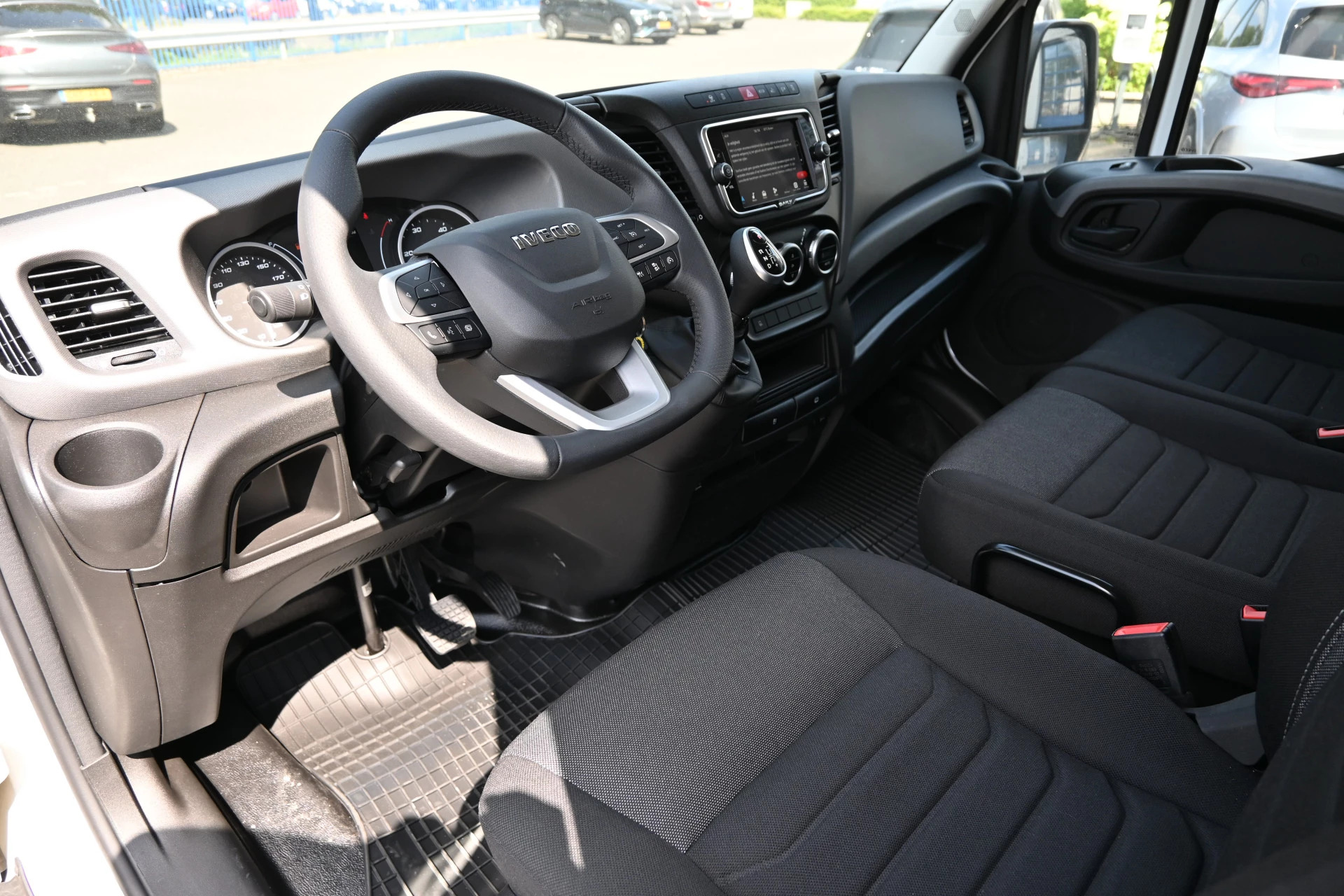Iveco Daily 2024 - 35S18 L4H3 Maxi 3.0 180 pk Hi-Matic image 4