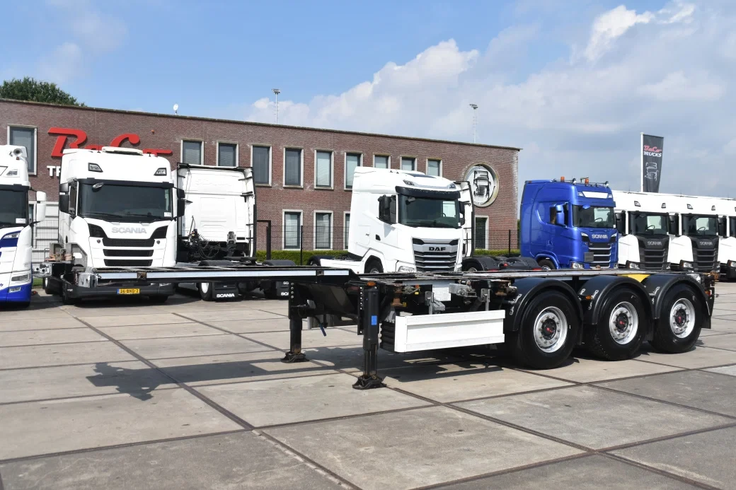 Renders 2021 - EURO 800 - 2 x EXTENDABLE - SAF AXLES - LIFT AXLE - DISC BRAKES - TOP CONDITION - afbeelding 1