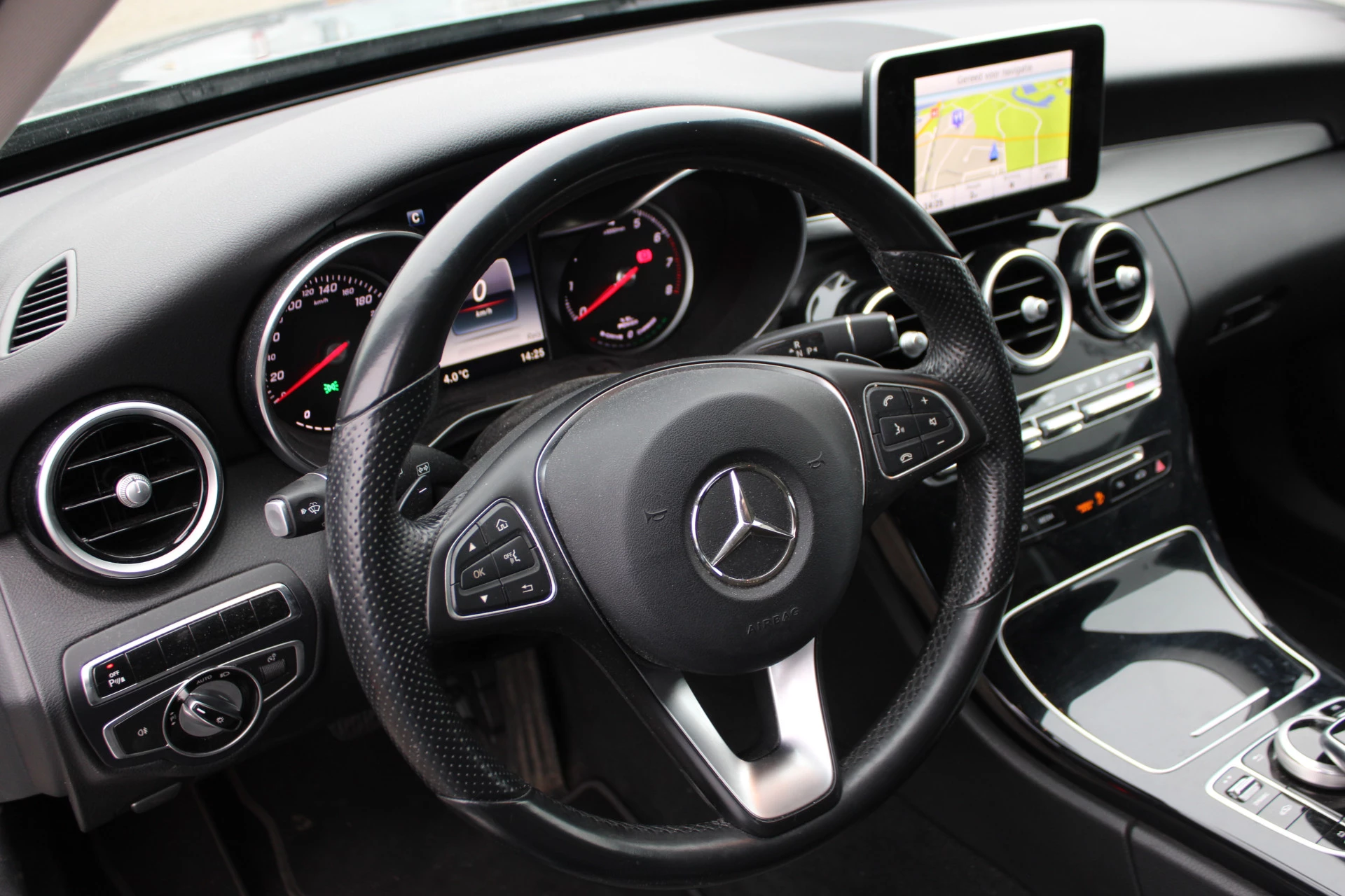 Mercedes-Benz A-Class 2023 - 250e AUT8 Luxury Line (FACELIFT) LEDER SFEER NAVI TREKHAAK obrázek 28