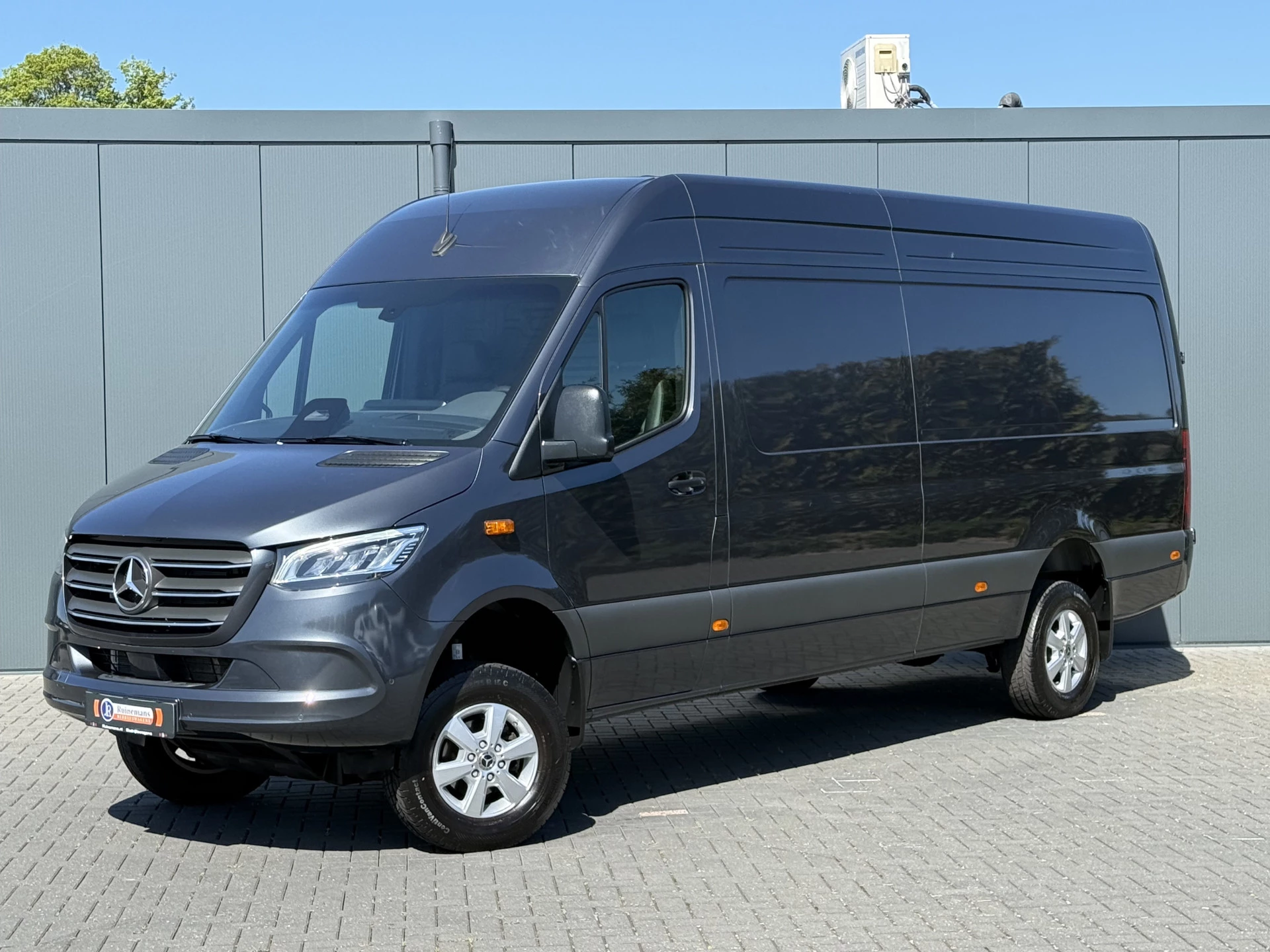 Mercedes-Benz Sprinter 2024 - 319 CDI 191 PK 4x4 AUTOMAAT FACELIFT BPM VRIJ !! / L3H2 / STUUR EN STOELVERWARMING / 2.8 TONS TREKHAAK / CAMERA / ADAPTIVE CRUISE / AIRCO......... ZEER COMPLEET !! Bild 2