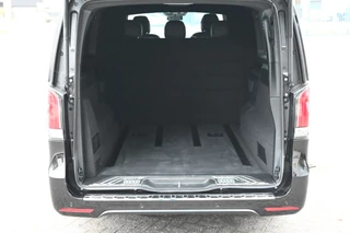 Mercedes-Benz V-Class 2024 - 300d 4-Matic AMG DC L3 XL zdjecie 18