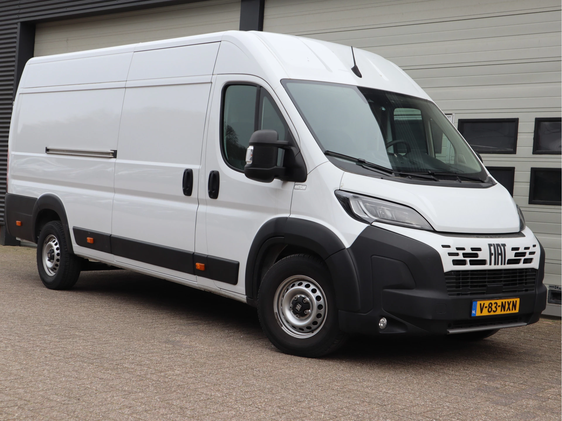 Fiat Ducato 2024 - 2.2 Mjet 180 pk Euro 6 L4H2 Heavy - Airco - Camera - Cruise - Betimmerd zdjęcie 3