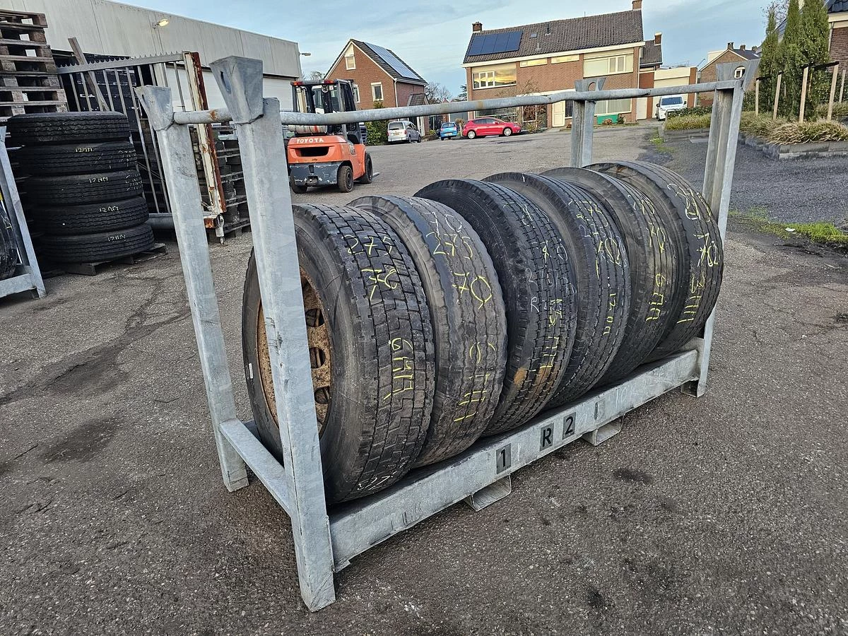 Several 275/70 R 22.5 2005 afbeelding 1