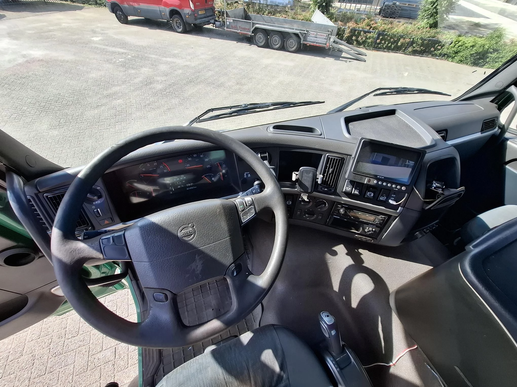 Volvo FM 11.370 2012 - / HMF 1420 REMOTED CRANE / LIFT+LENKACHSE / AIRCO / FRIDGE / AUTOMATIC / EURO-5 / 2012 изображение 26
