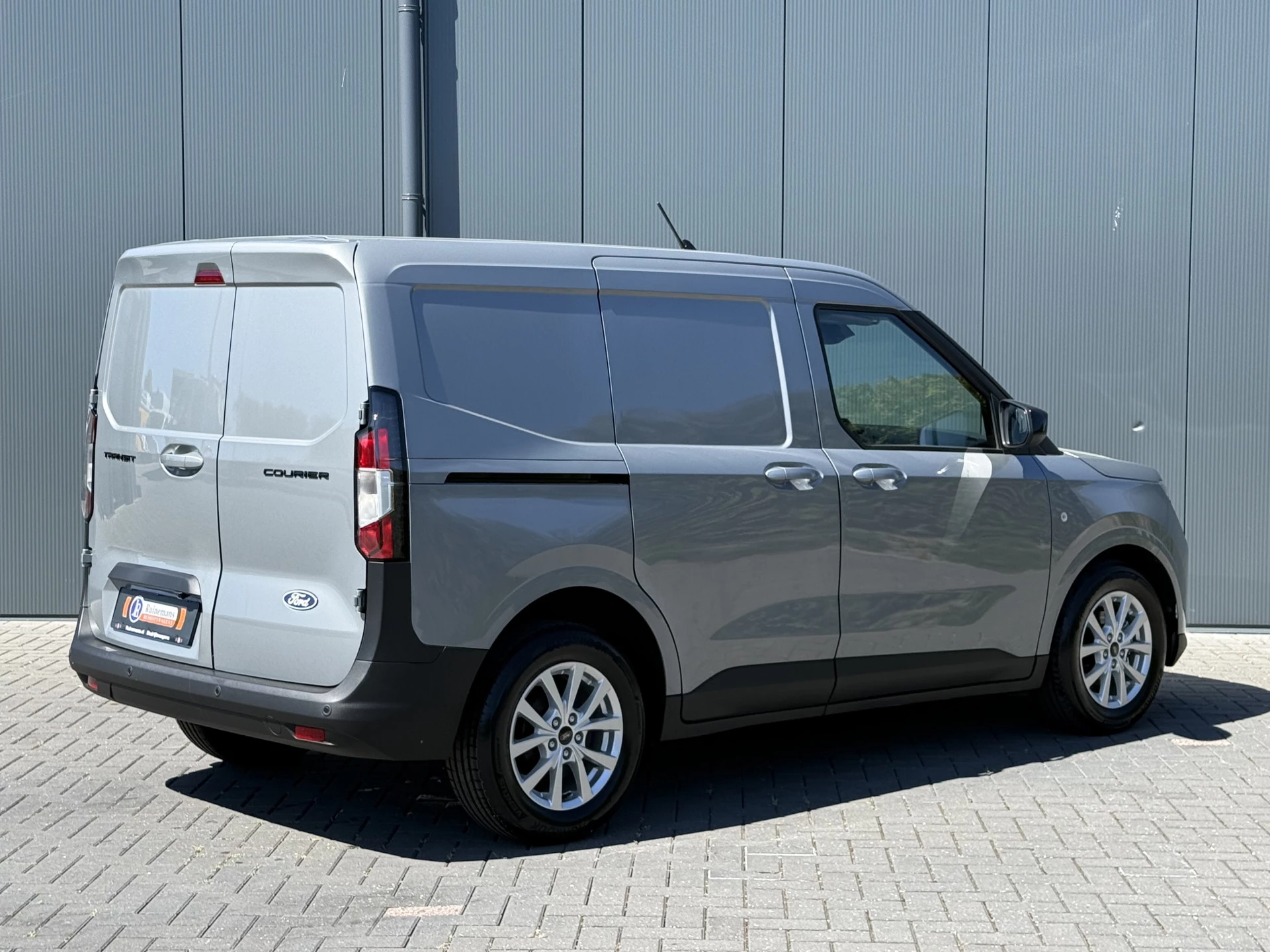 Ford Transit Courier 2023 - 1.0 EcoBoost 101 PK / LIMITED / BENZINE / **5.293 KM!!** / ECC / ADAPTIVE CRUISE / CAMERA / BLINDSPOT / LED image 3