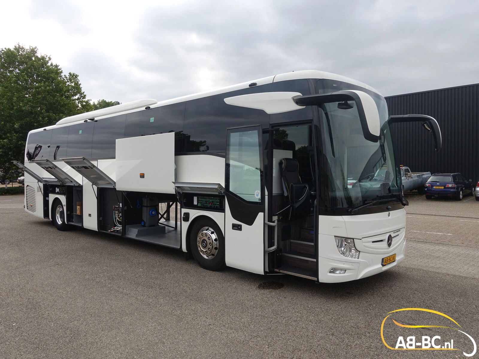 Mercedes-Benz Tourismo RHD 2023 afbeelding 2