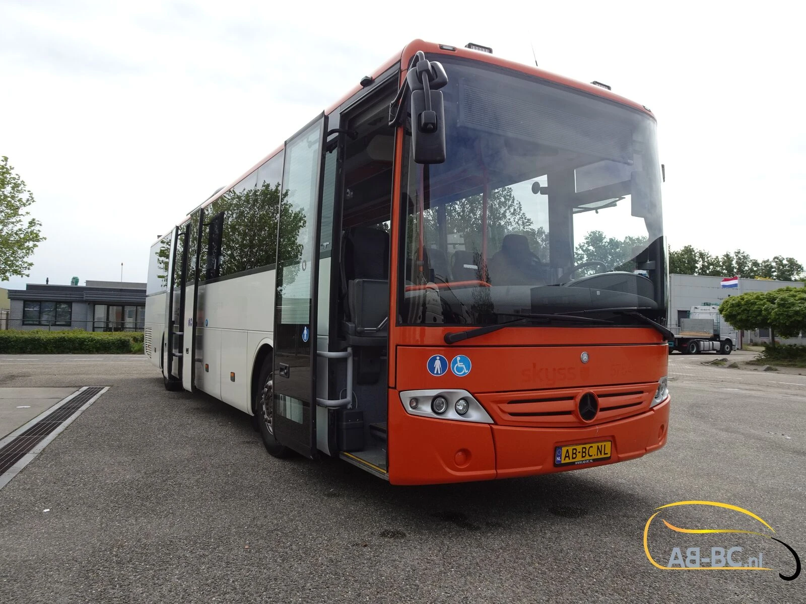 Mercedes-Benz Intouro 49 Seats Liftbus EURO 6 2016 afbeelding 1