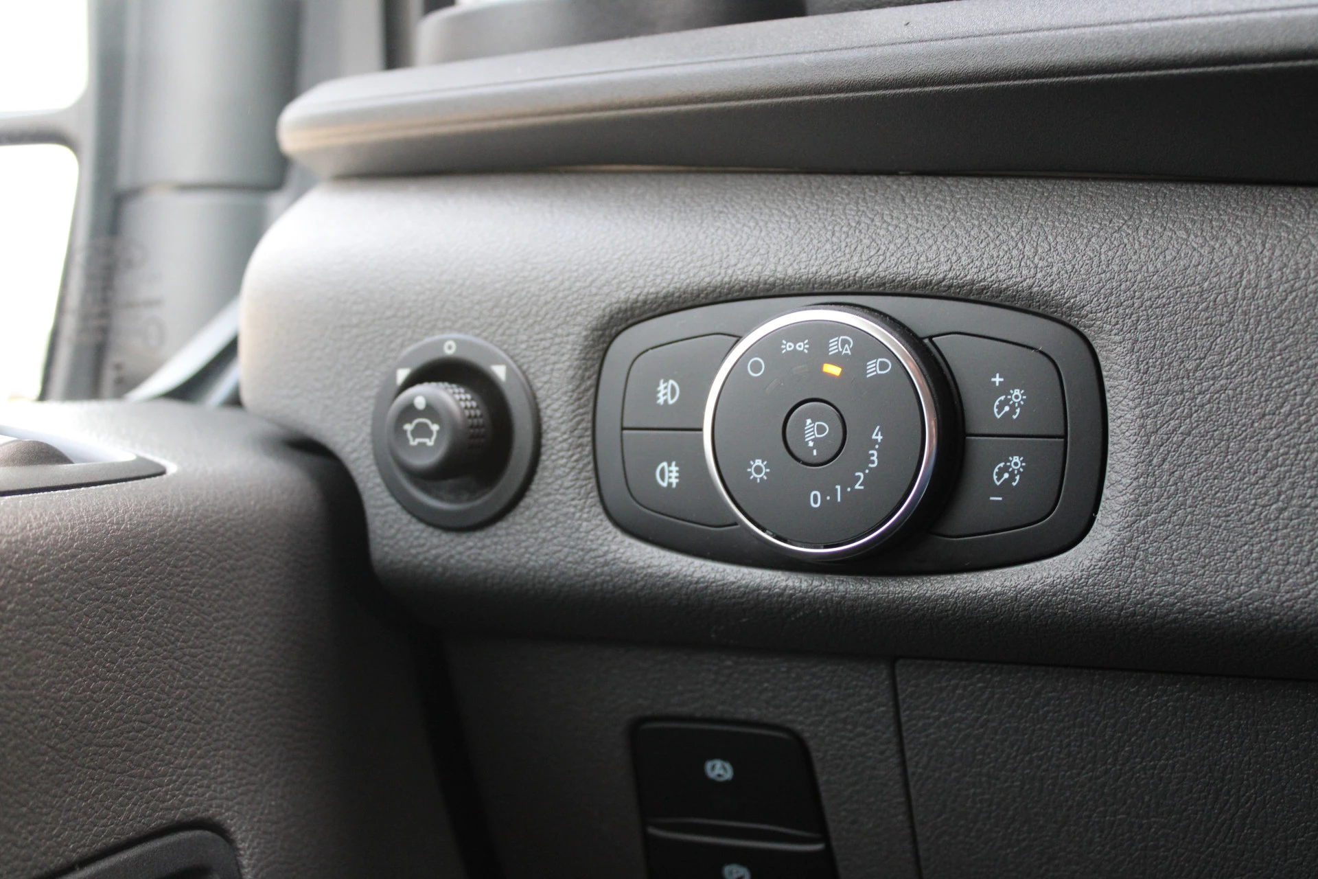 Ford Transit 2024 - 350 2.0 TDCI L4H3 Trend RWD 130pk - 270gr deuren - Camera - Cruise - Carplay - Airco - PDC - Rijklaar immagine 18