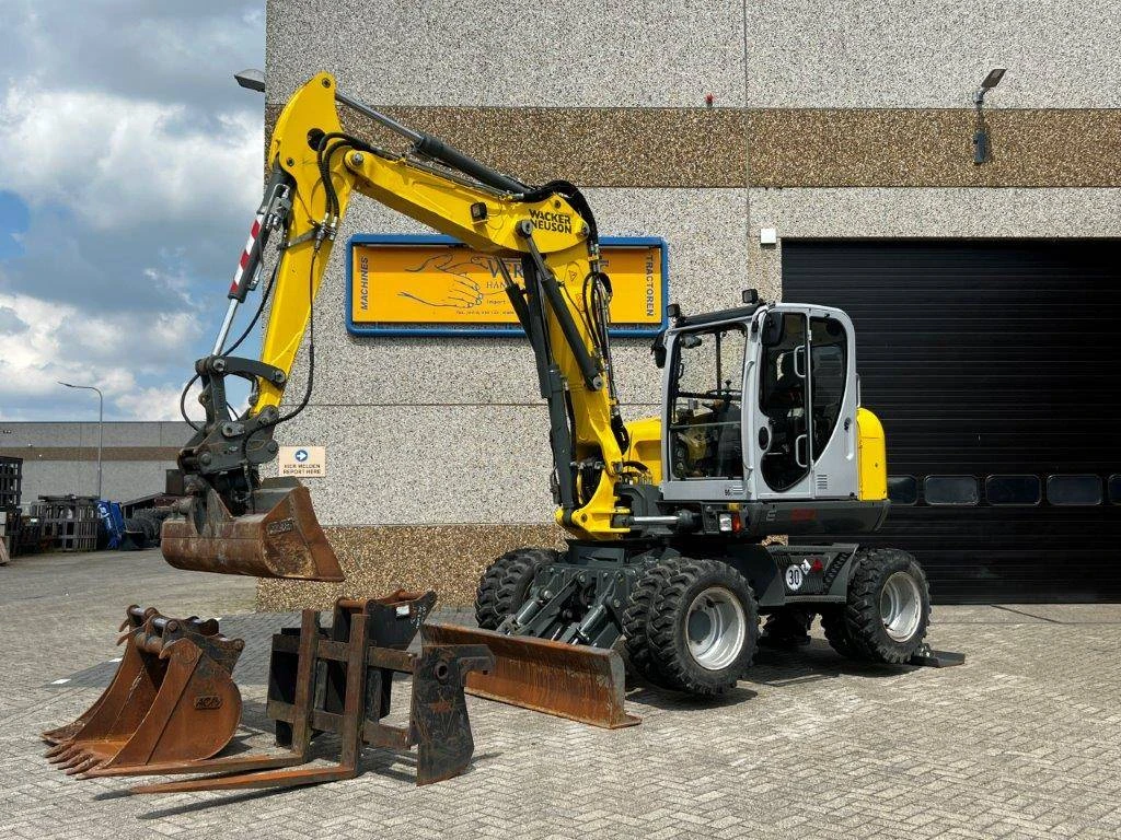 Neuson 2019 - EW100 – 1376 hours – 2019!! afbeelding 1