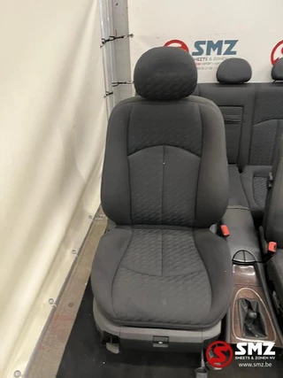 Mercedes-Benz N/A - Occ set interieur met zetels W211 Mercedes image 4