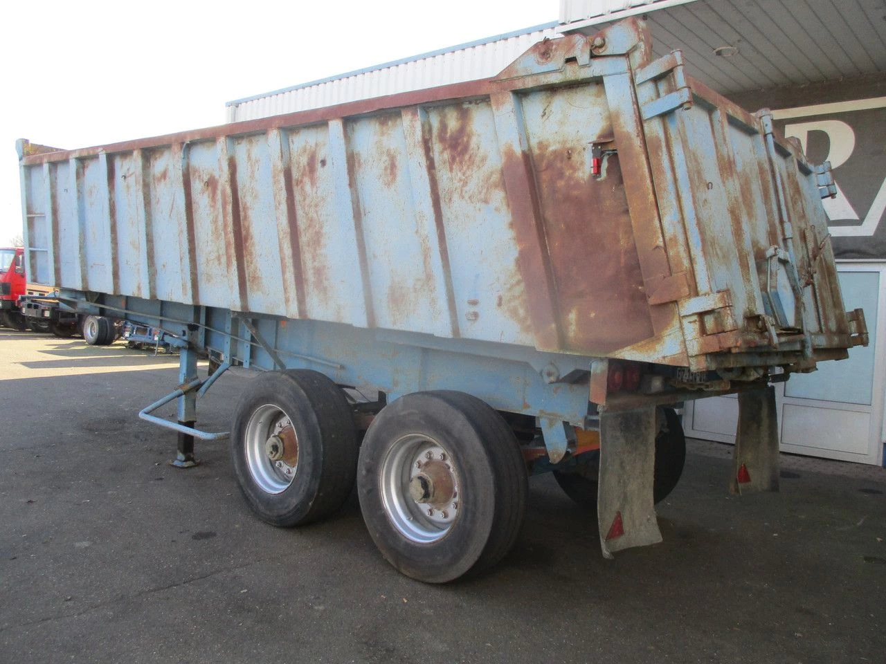 Fruehauf 1982 - 2 Axle , Steel Tipper , Drum brakes, Spring suspension Bild 5