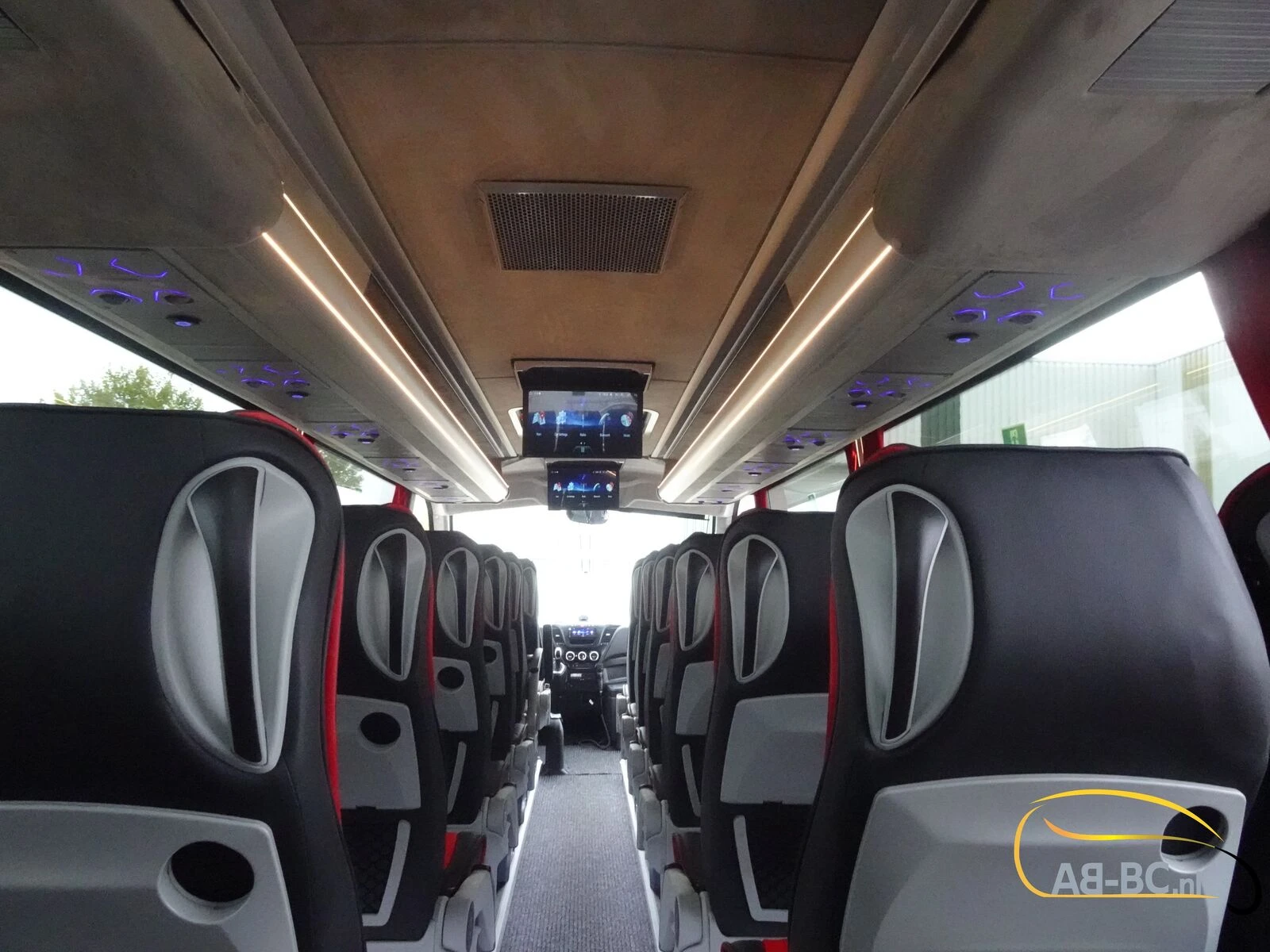 Iveco Aveuro Tourna 35 Seats EURO 6 2 Units Available afbeelding 84