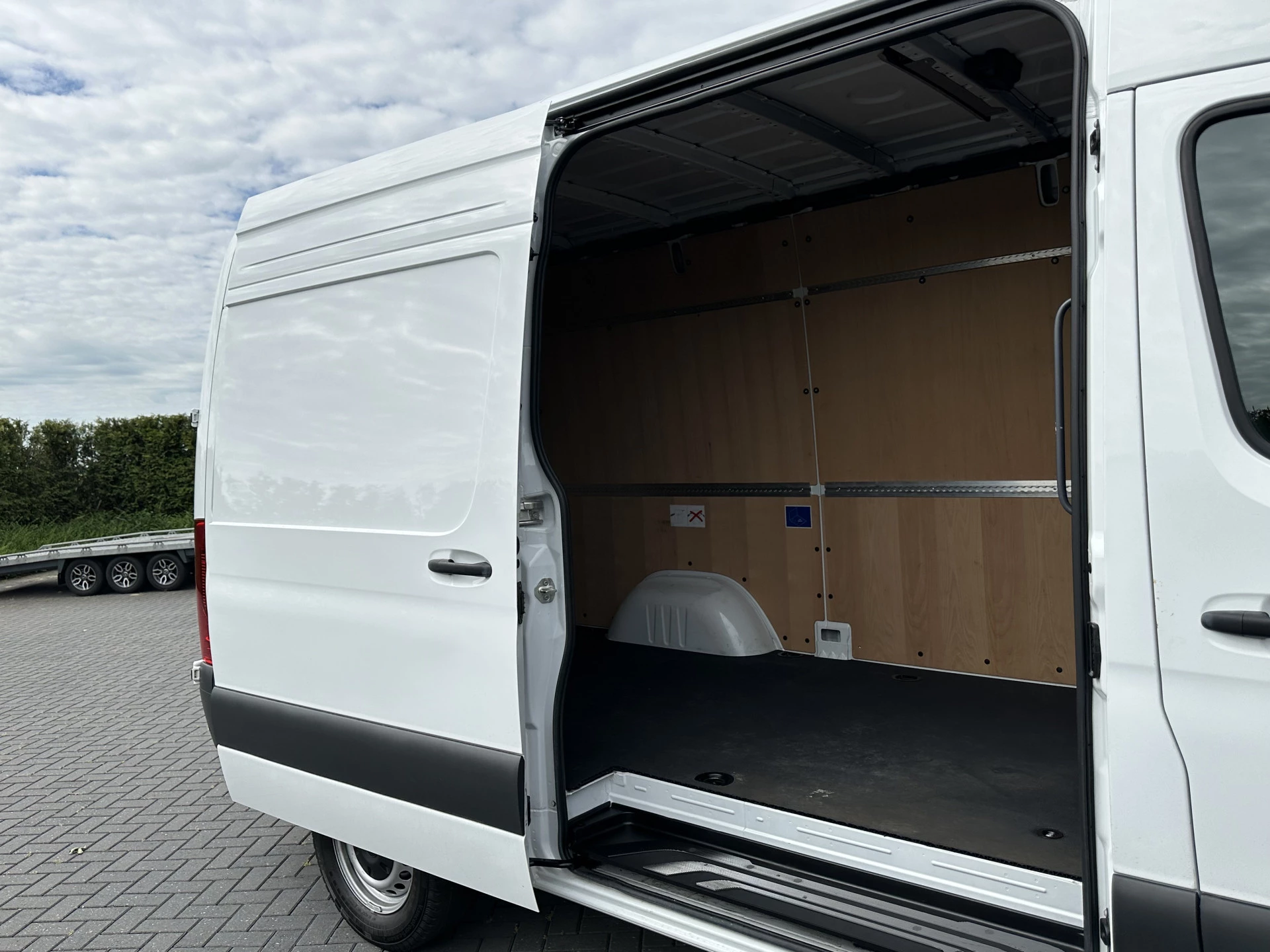 Mercedes-Benz Sprinter 2024 - 317 CDI 9G-TRONIC RWD FACELIFT / L2H2 / CAMERA / LED / MBUX / CRUISE / AIRCO / BLIND SPOT / GEVEERDE STOEL zdjęcie 10