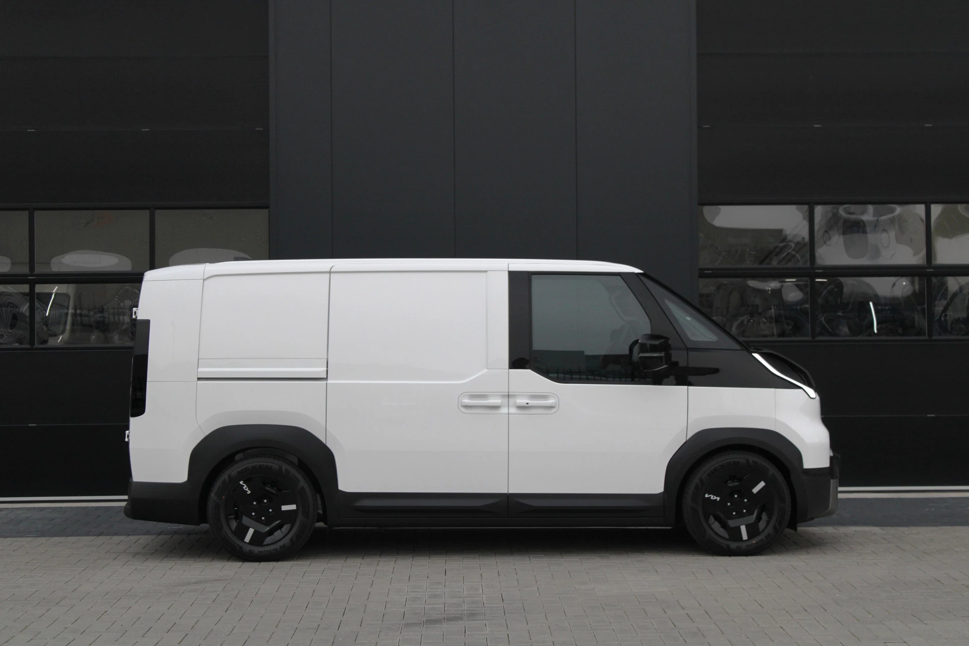 Kia PV5 2026 - L2H1 Plus 71.2 kWh 164pk - 416km WLTP - Stoel/Stuurverwarming - Keyless - V2L - Camera - ACC met stuurhulp - Rijklaar afbeelding 4