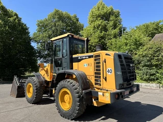 Hyundai HL730-9A 4X4 Radlader Mulch-/Klappschaufel KLIMA A 2016 - HL730-9A 4X4 Radlader Mulch-/Klappschaufel KLIMA A/C image 4