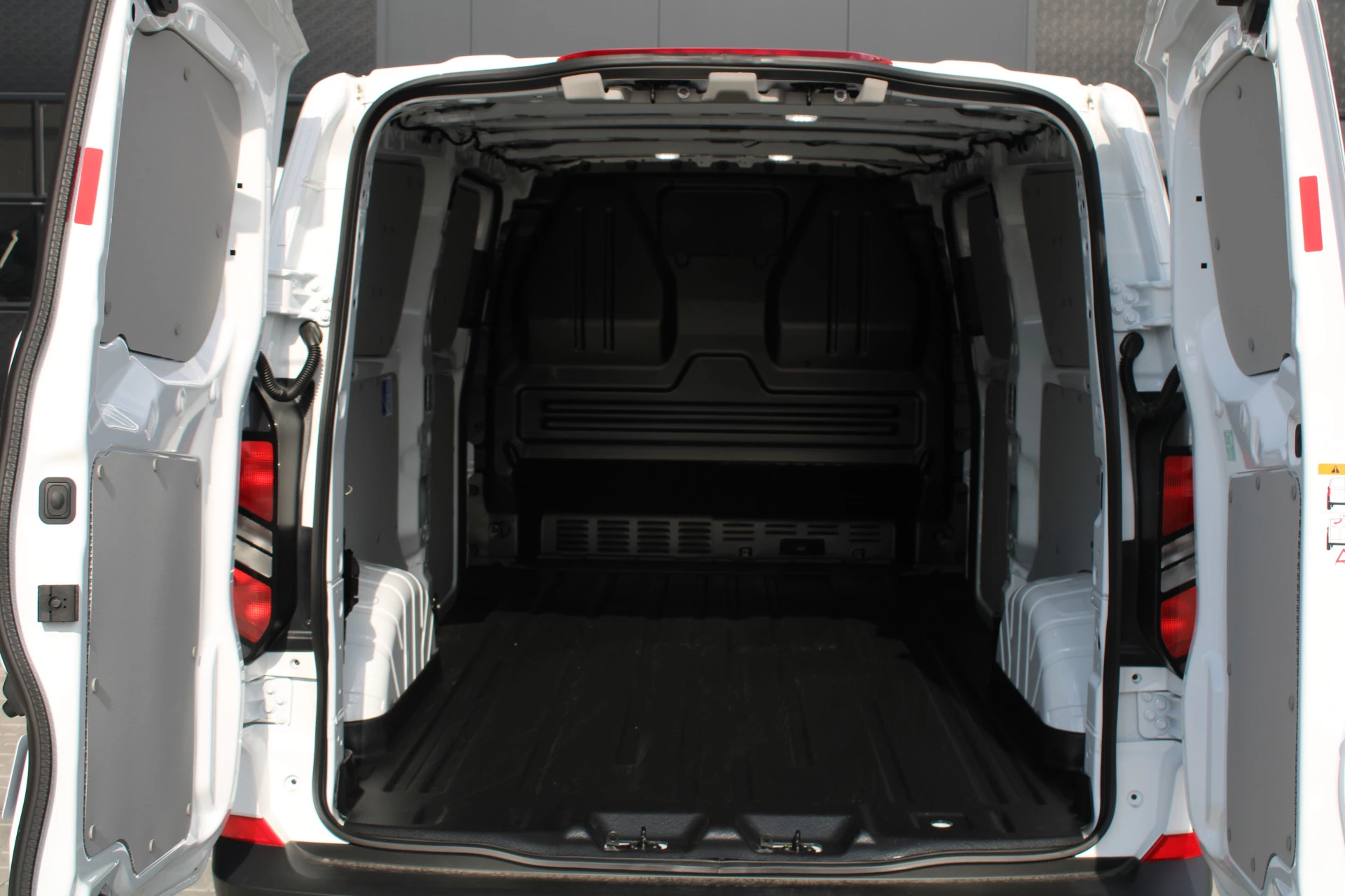 Ford Transit Custom 2025 - 320 2.5 PHEV L2H1 Trend 232pk - 5 jaar GARANTIE - 2x Schuifdeur - Adaptive Cruise - Blind Spot - Navigatie - Camera - Verwarmd Stuur - Rijklaar obrázek 11