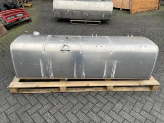 DAF N/A 2024 - 2241602 BRANDSTOFTANK 765 LITER (MET SCHADE) bild 4