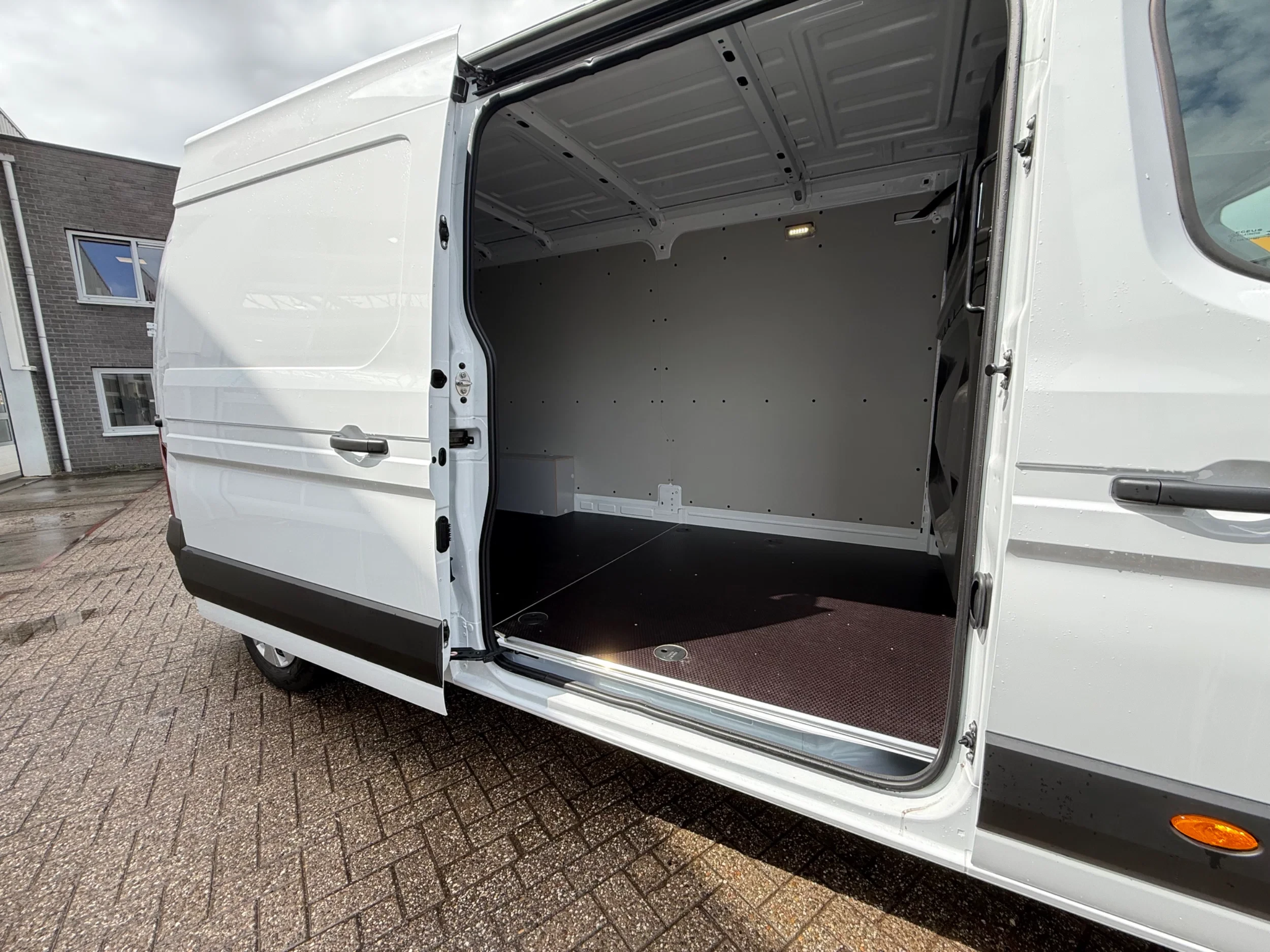 Renault Master 2026 - Red Edition E-Tech L3H2 VOORRAAD/ 270gr. DEUREN/ BETIMMERING afbeelding 31