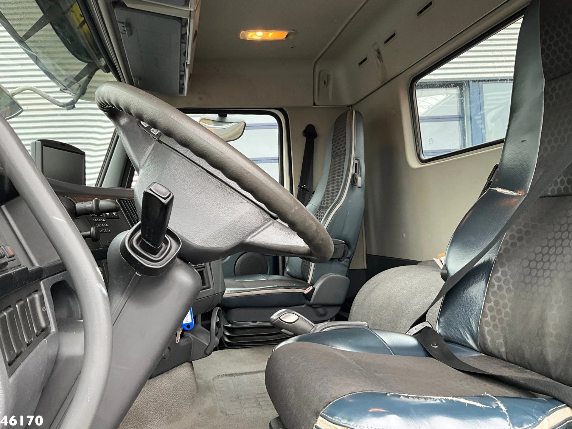Volvo FH 2012 - 420 8x4 HMF 22 Tonmeter laadkraan image 22