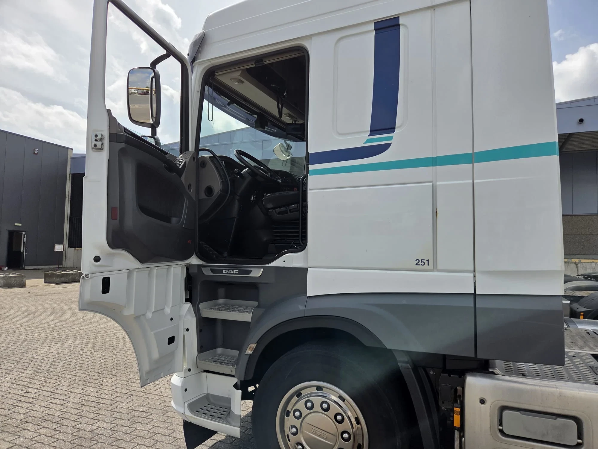 DAF XF 450 2019 - 6X2 NL TRUCK 3 STUKS image 7