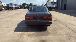 Mercedes-Benz E-Class 1990 - E200 bild 6