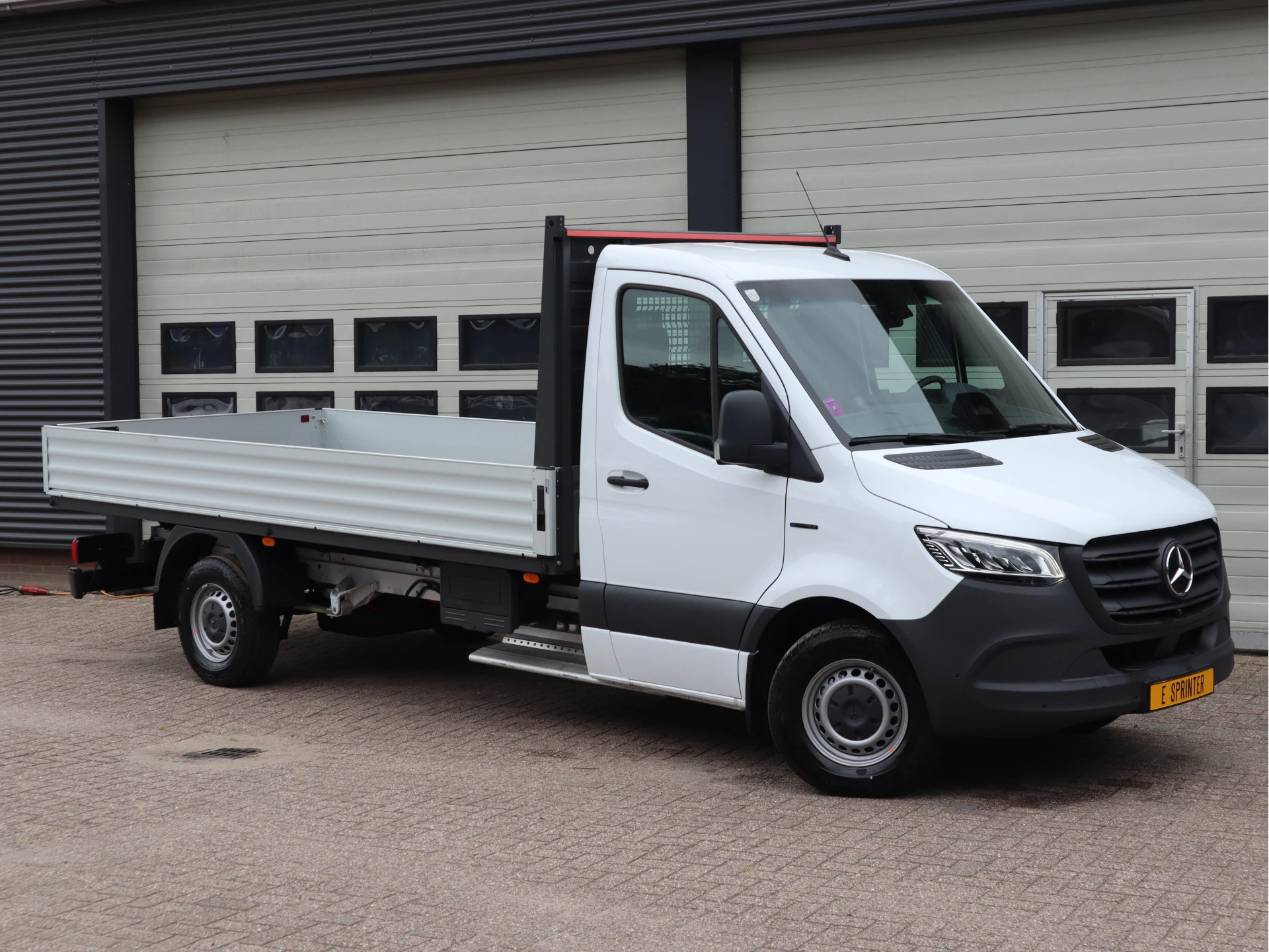 Mercedes-Benz eSprinter 2025 - 320 81kWh L3 Open Laadbak 430 cm - Select - MBUX - Camera afbeelding 2