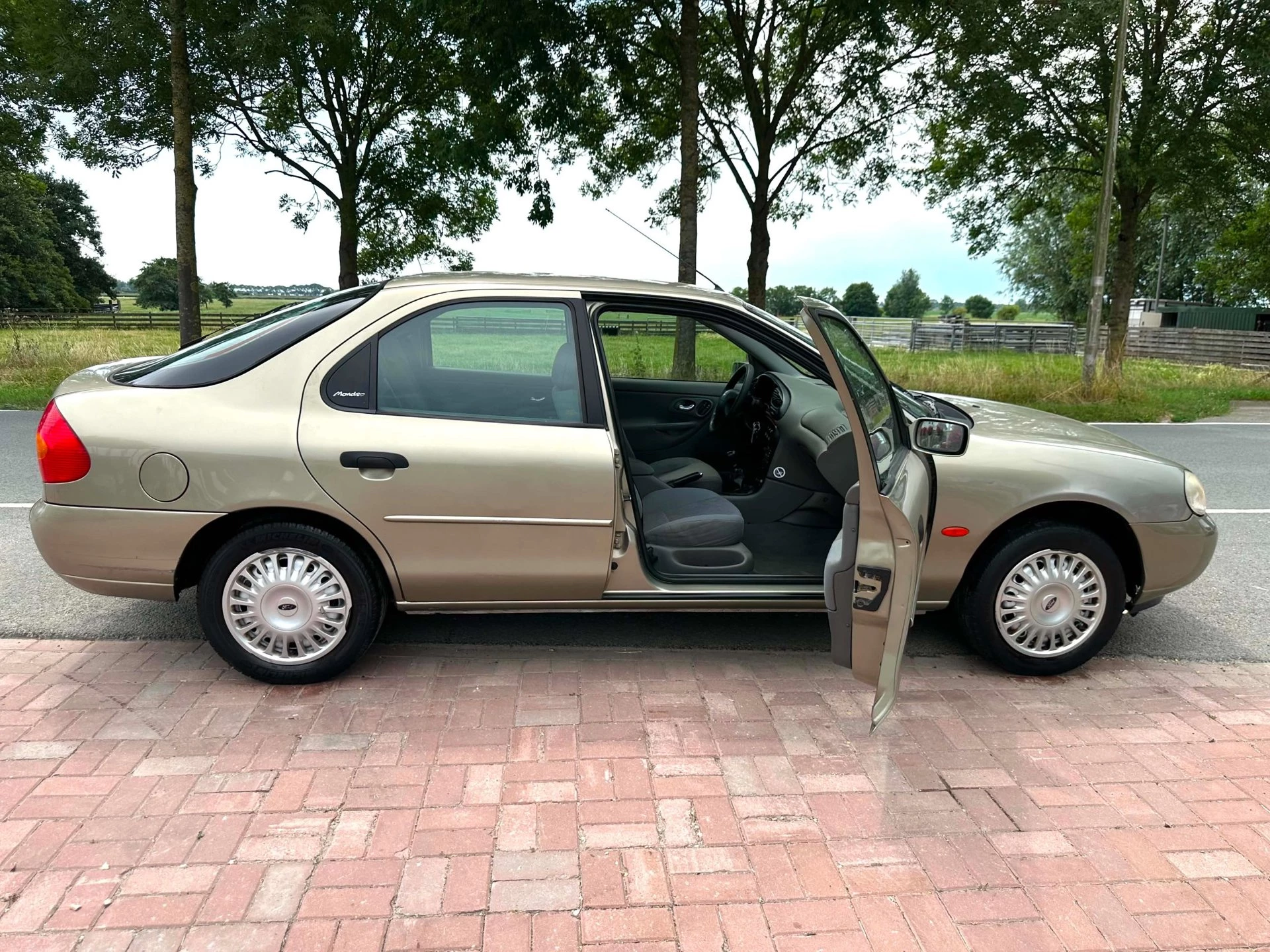 Ford Mondeo 2000 - 1.6-16V Benzine Buss. Edit. NWE APK Airco Marge Youngtimer!!! obrázek 40