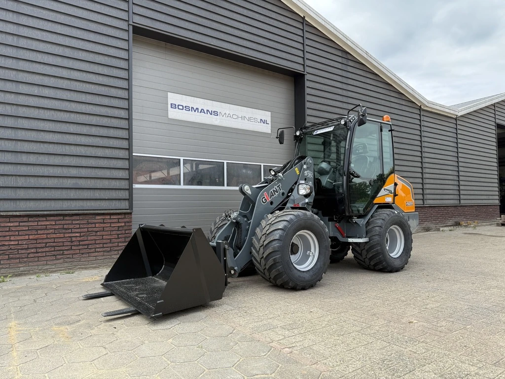Giant G3500 shovel NIEUW met cabine 2025 afbeelding 1