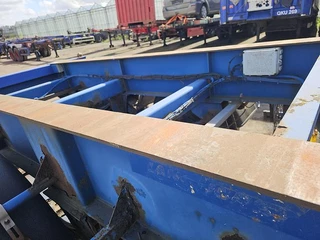Renders 2 axle 20 ft container chassis  steel  springs bpw drum heavy duty 1996 - N/A image 17