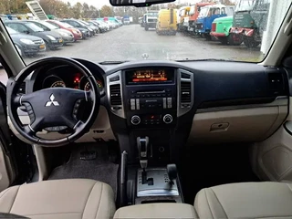 Mitsubishi Pajero 2015 - GLS 3.5 - V6 , 4x4 , 7 Pers., Full Option image 9