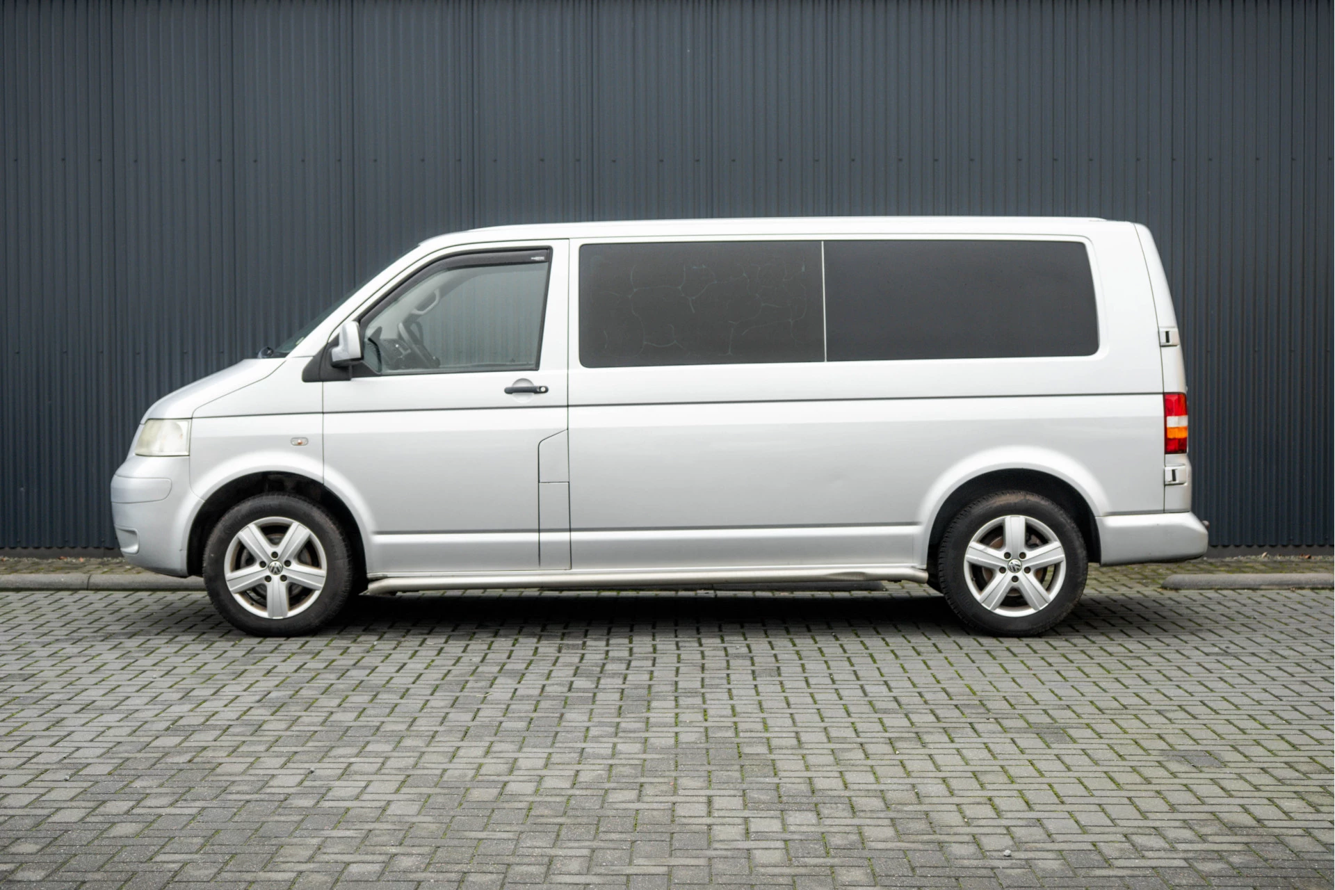 Volkswagen Transporter 2008 - T5 2.5 TDI 340 L2H1 | 174 PK | Navi | Airco | Trekhaak Bild 5