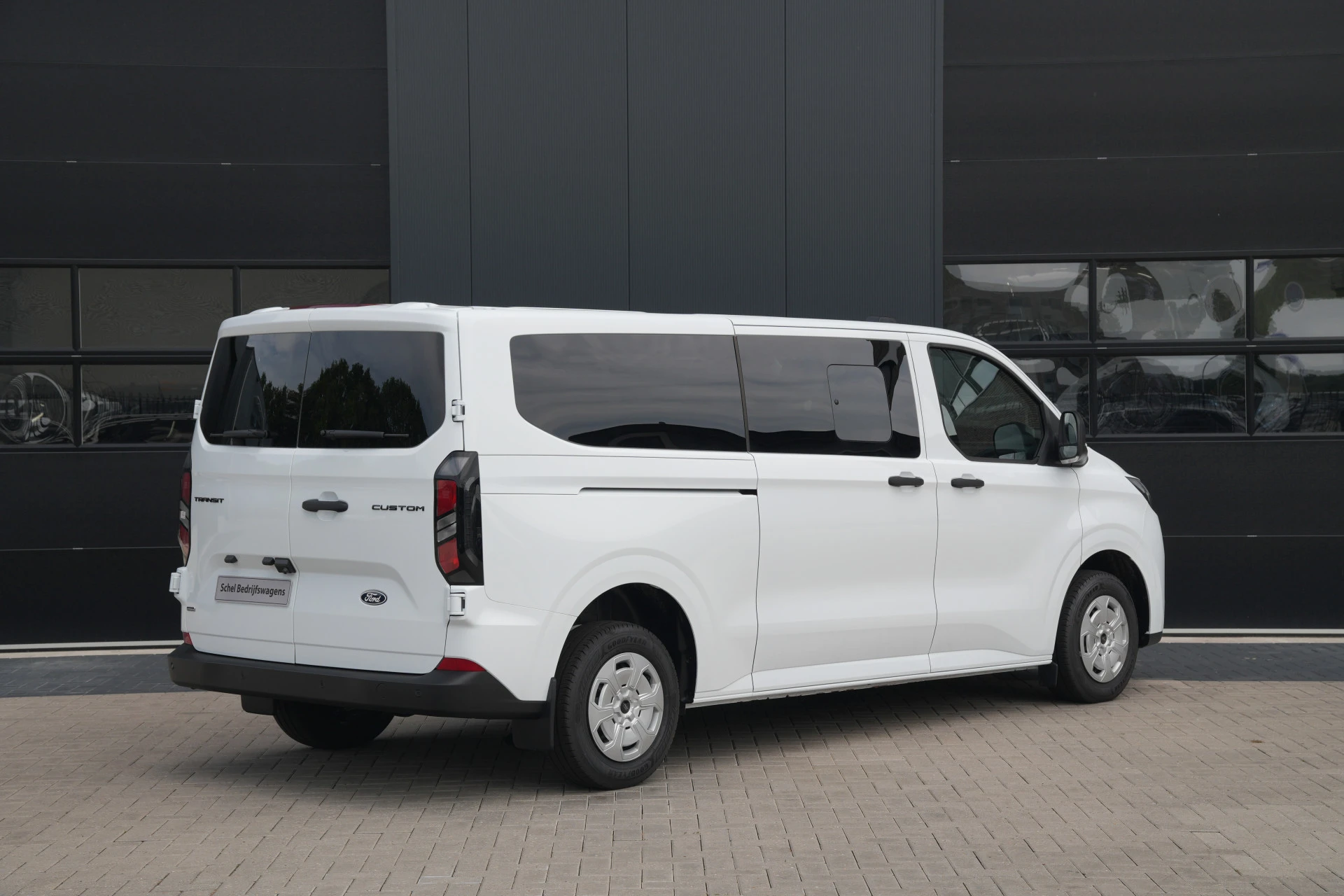 Ford Transit Custom 2026 - 340 2.5 PHEV L2H1 Kombi Trend 9 zits - Carplay - Camera - Navigatie - Airco achterin - Cuise - Rijklaar afbeelding 5
