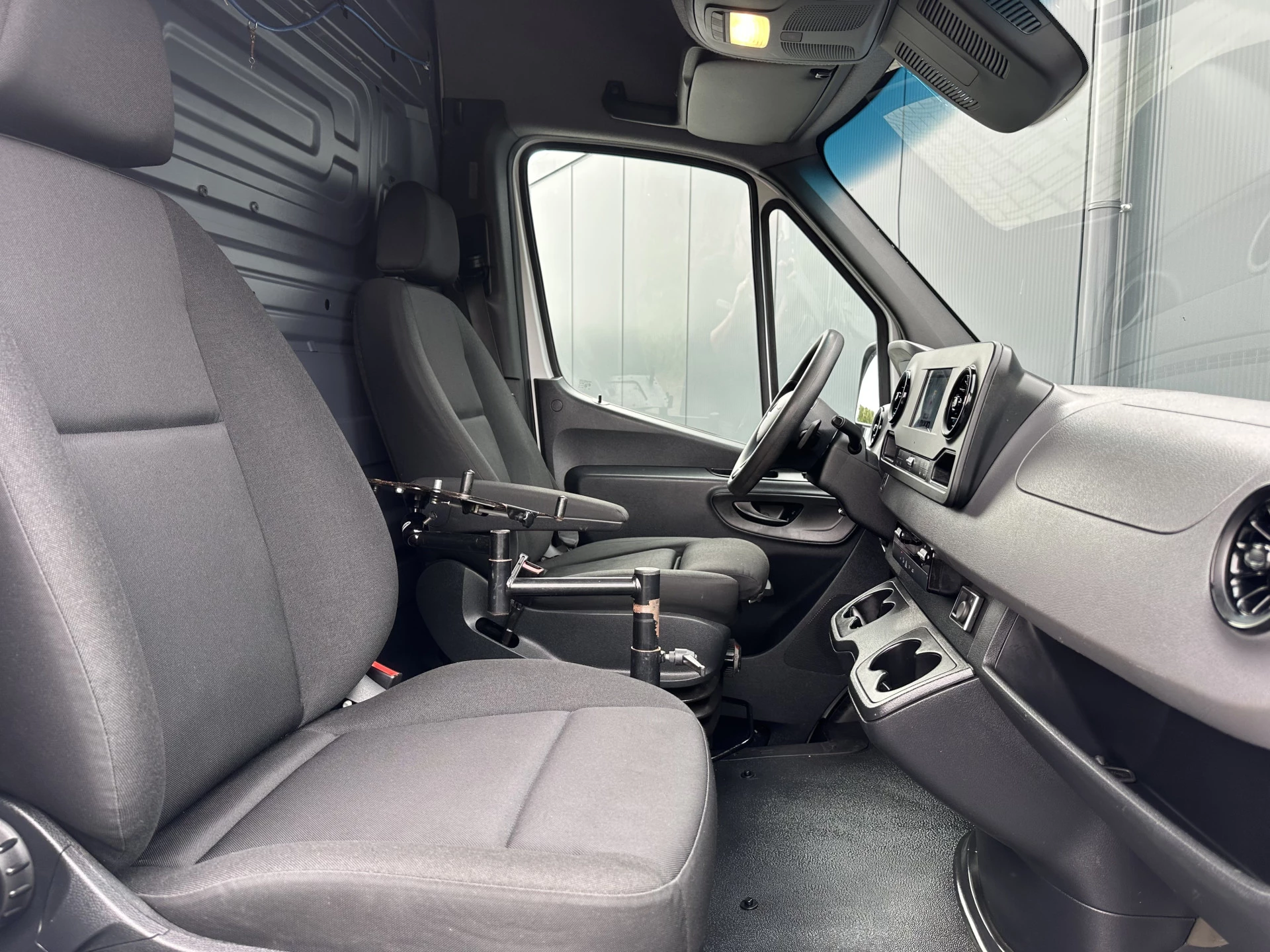 Mercedes-Benz Sprinter 2020 - 314 CDI 143 PK AUTOMAAT / L1H2 / 1e EIGENAAR / CAMERA / GEVEERDE STOEL / BLIND SPOT / CRUISE / AIRCO obrázek 6