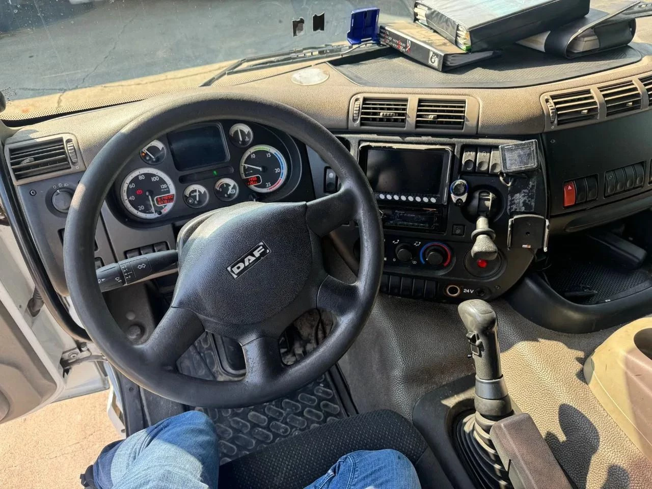 DAF CF 85.360 2008 image 16