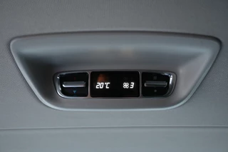 Mercedes-Benz V-Class 2024 - 300d Lang DC Edition obrazek 9