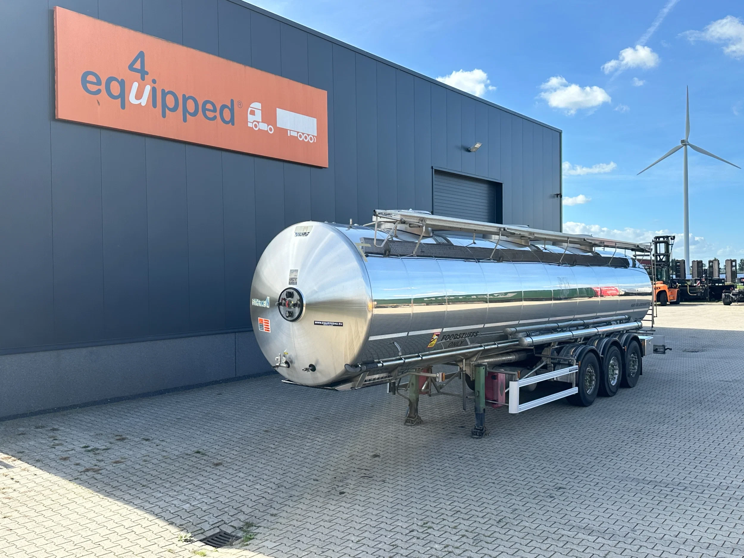 Magyar 2015 - FOOD / LEBENSMITTEL / LEVENSMIDDELEN / 31.000L / 3-COMP / DISCBRAKES / EMPTY WEIGHT: 7.160KG imagem 1