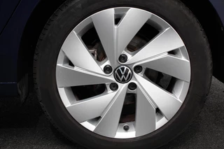 Volkswagen Golf 2021 - 1.5 eTSI DSG Style 150 Pk obrázek 3 náhled